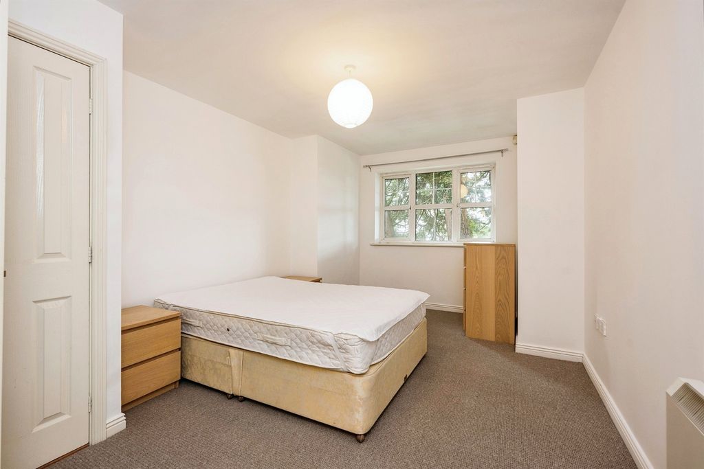 Additional image 5 of 2 bed flat for salePark Street, Bridgend CF31