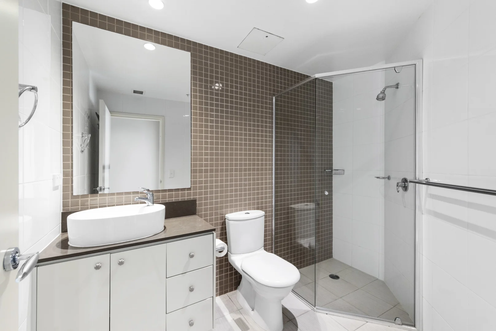 Additional image 9 of 406/4 Como Crescent, Southport QLD 4215