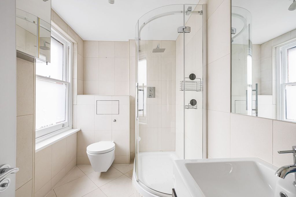 Additional image 11 of 2 bed flat for saleThameside, Henley-On-Thames RG9