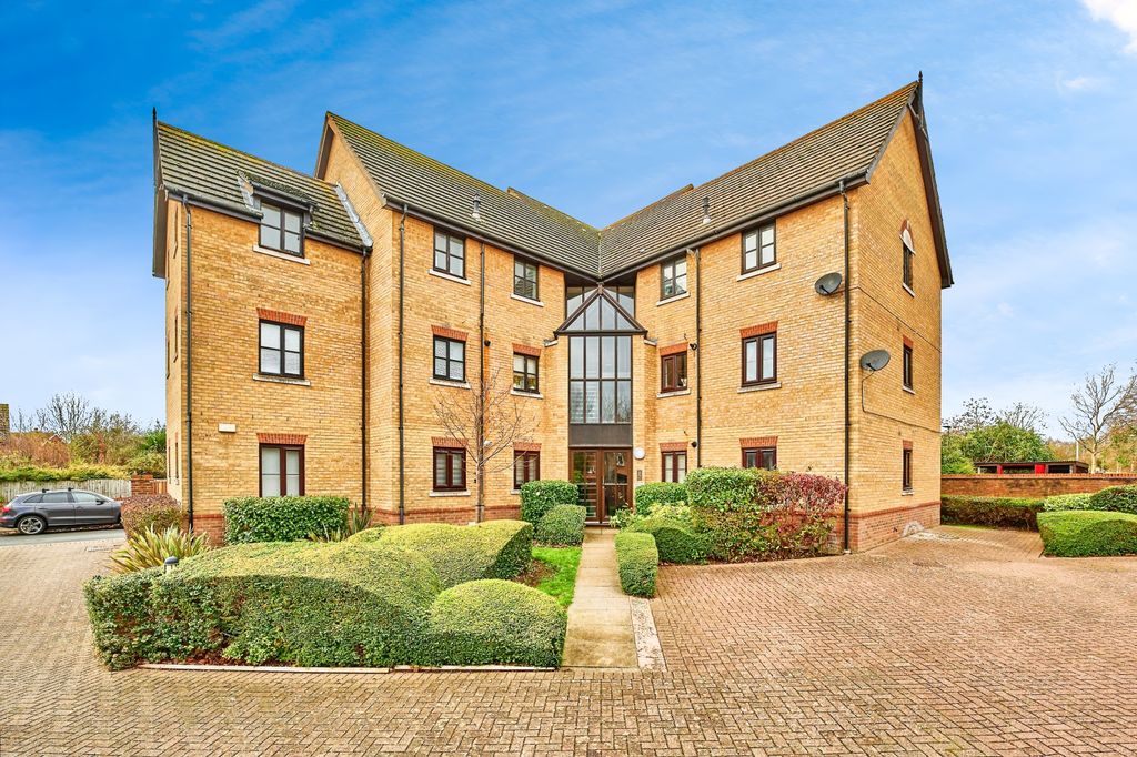 2 bed flat for saleThe Thatchers, Bishop's Stortford CM23 photo 3