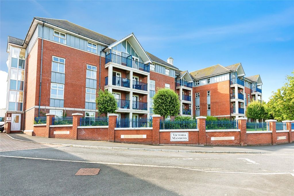 2 bed flat for saleNewton Drive, Blackpool, Lancashire FY3 photo 2