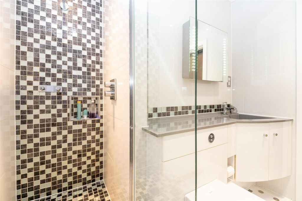 Additional image 15 of 4 bed semi-detached house for saleOakwood Avenue, Borehamwood WD6
