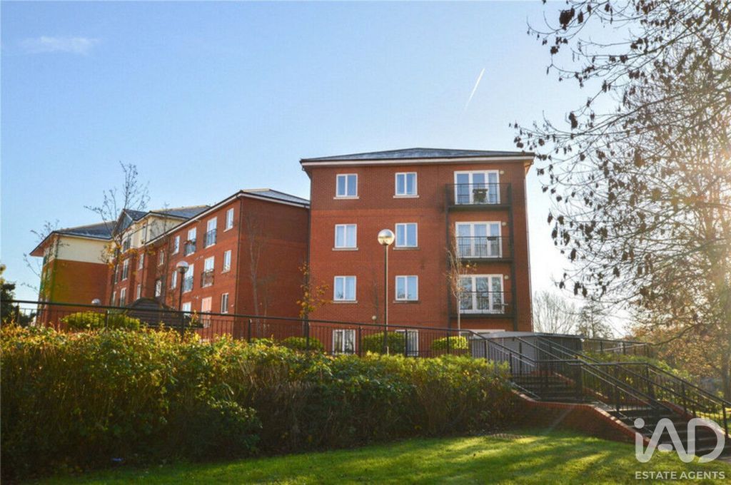 2 bed flat for saleStarling Court, Bishop's Stortford CM23