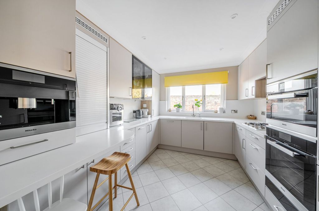 Additional image 7 of 3 bed flat for saleCraigweil Manor, Bognor Regis PO21