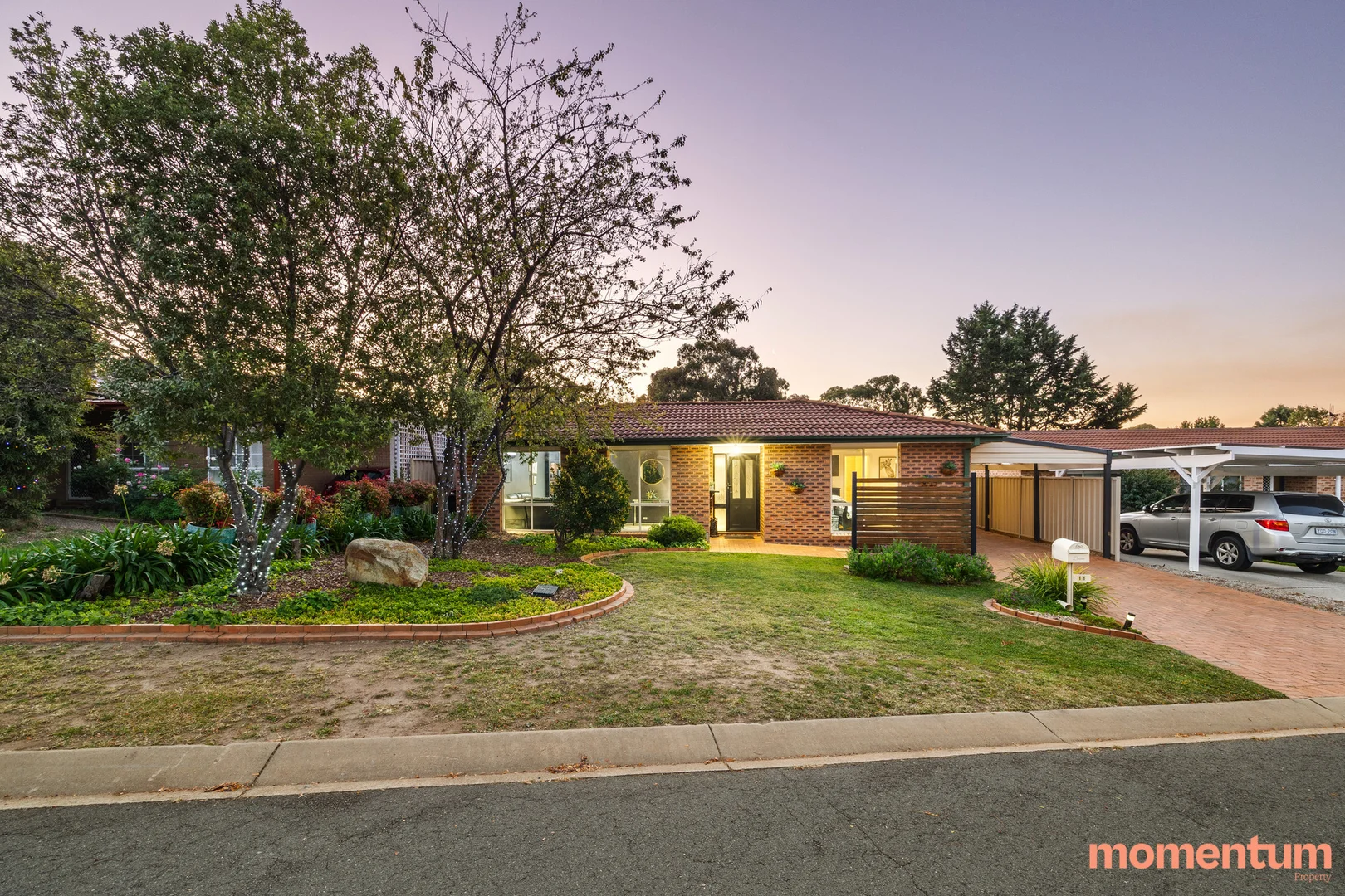 11 Moon Place, Gordon ACT 2906 photo 3