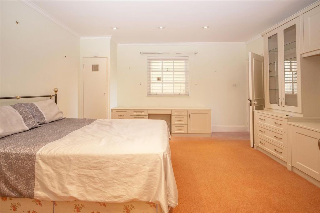 Additional image 16 of 3 bed flat for saleThorndon Park, Ingrave, Brentwood CM13