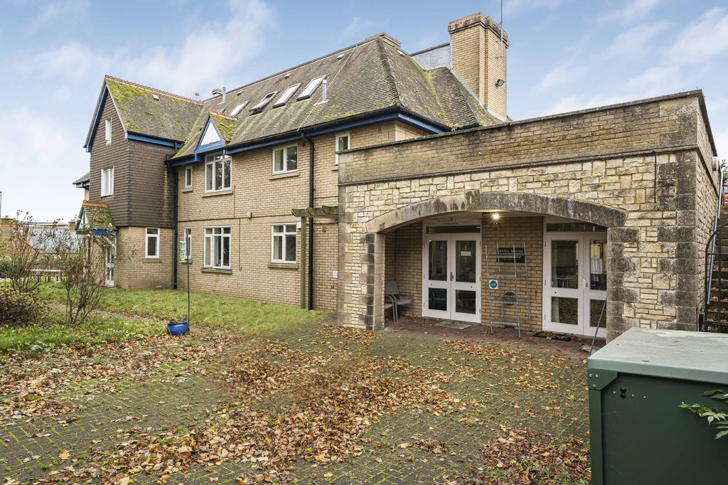 Additional image 20 of 12 bed detached house for saleManor Road, Brackley, Northamptonshire NN13