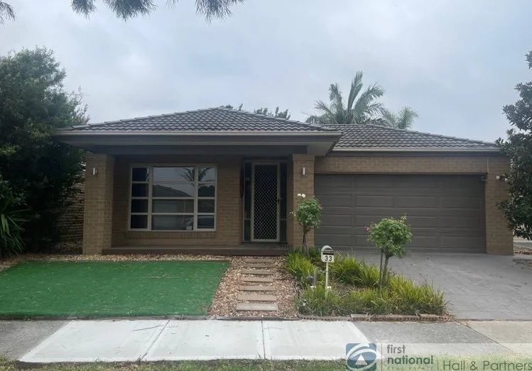 33 Tyndall Street, Cranbourne East VIC 3977