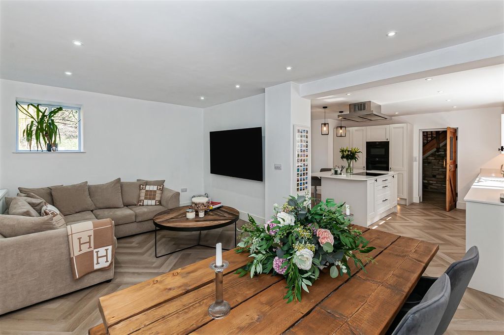 3 bed barn conversion for saleThe Old Barn, Westgate, North Newbald, York YO43 photo 5