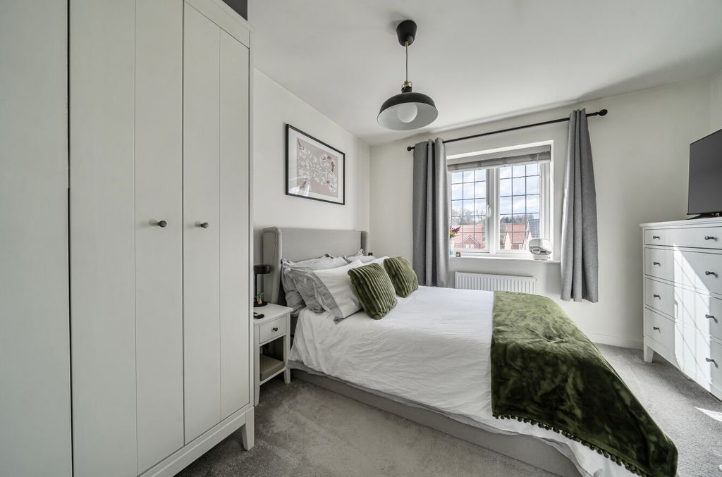 Additional image 4 of 2 bed flat for saleWalton Heath, Binfield, Bracknell RG42
