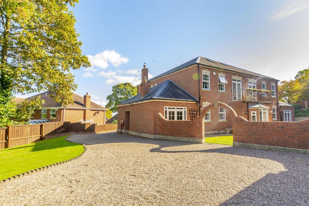 Additional image 40 of 5 bed detached house for saleGrangelea Gardens, Bramcote, Nottingham NG9