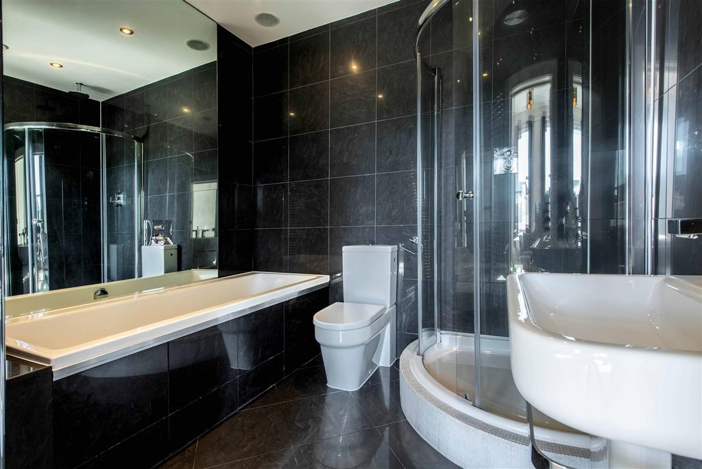 Additional image 15 of 2 bed flat for saleWestern Terrace, The Park NG7