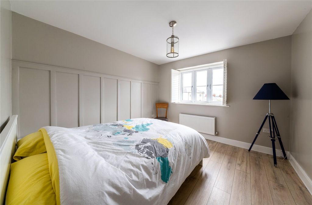 2 bed flat for saleDuffield Lane, Bradford-On-Avon BA15 photo 4