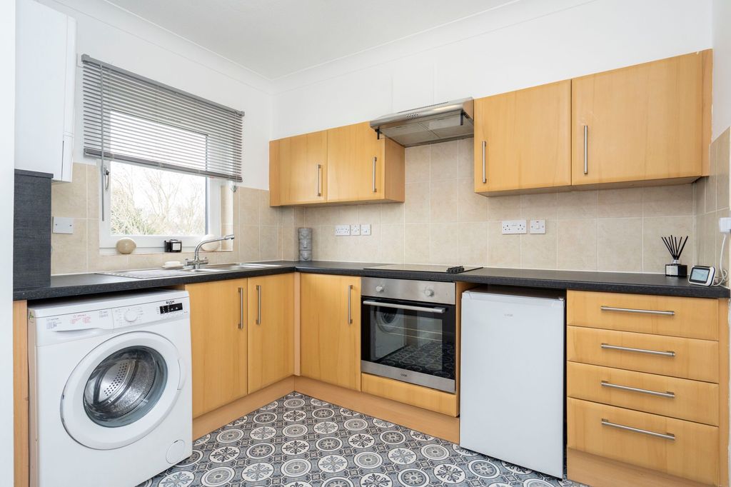 Additional image 6 of 2 bed flat for sale11 Parkview Court, Main Street, Camelon FK1