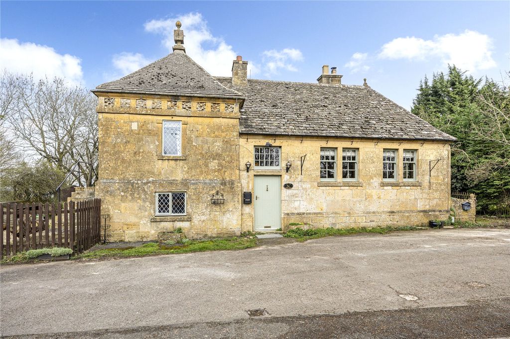3 bed semi-detached house for saleFish Hill, Broadway, Worcestershire WR12