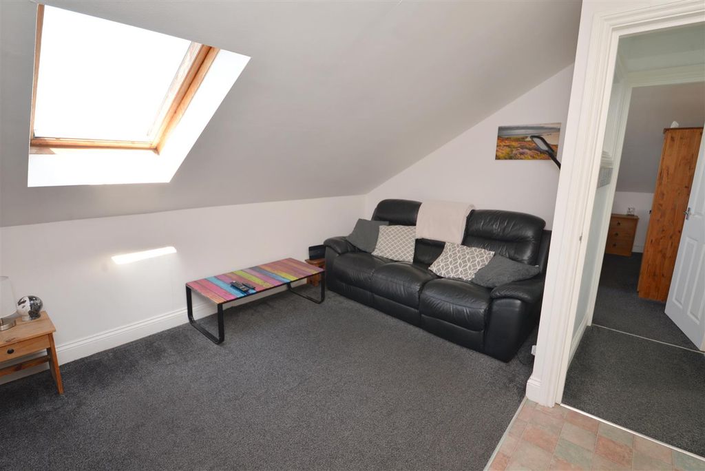 Additional image 10 of 1 bed flat for saleCrackwell Street, Tenby SA70