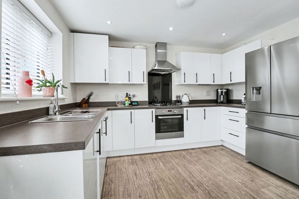 Additional image 5 of 3 bed semi-detached house for saleClaypit Copse, Bursledon SO31