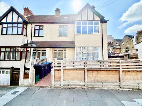 2B Langdale Avenue, London CR4
