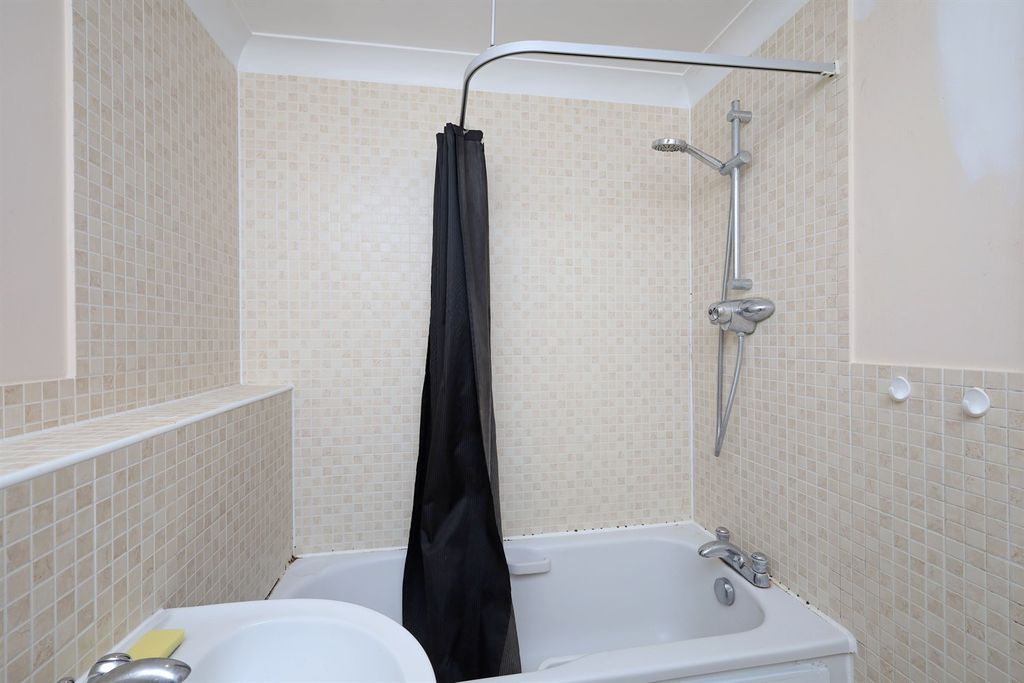 Additional image 11 of 1 bed flat for saleSt Thomas Drive PE21