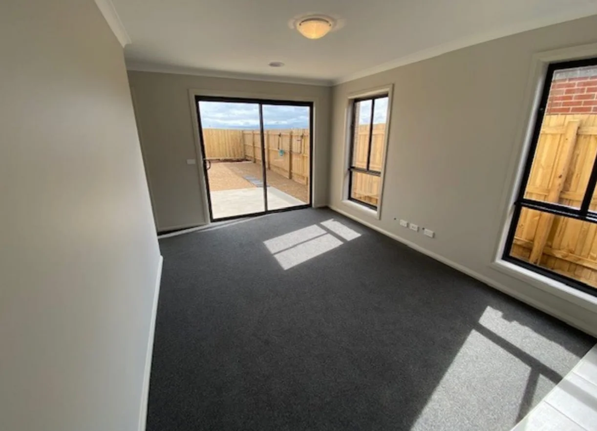 9 Pearce Way, Weir Views VIC 3338 photo 4