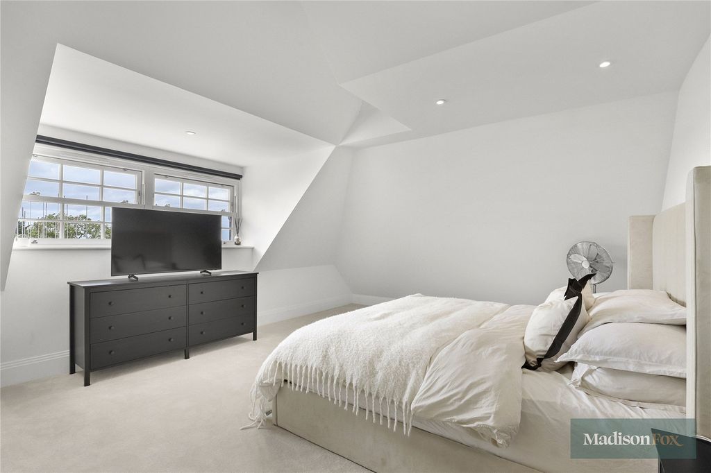 Additional image 15 of 3 bed flat for saleManor Road, Chigwell, Essex IG7