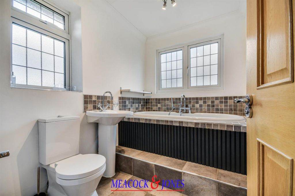Additional image 22 of 5 bed detached house for saleMount Avenue, Hutton Mount, Brentwood CM13