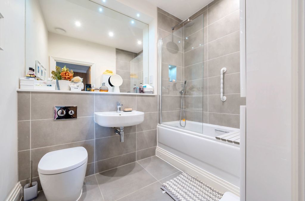 Additional image 9 of 2 bed flat for saleLondon Road, Binfield, Bracknell, Berkshire RG42