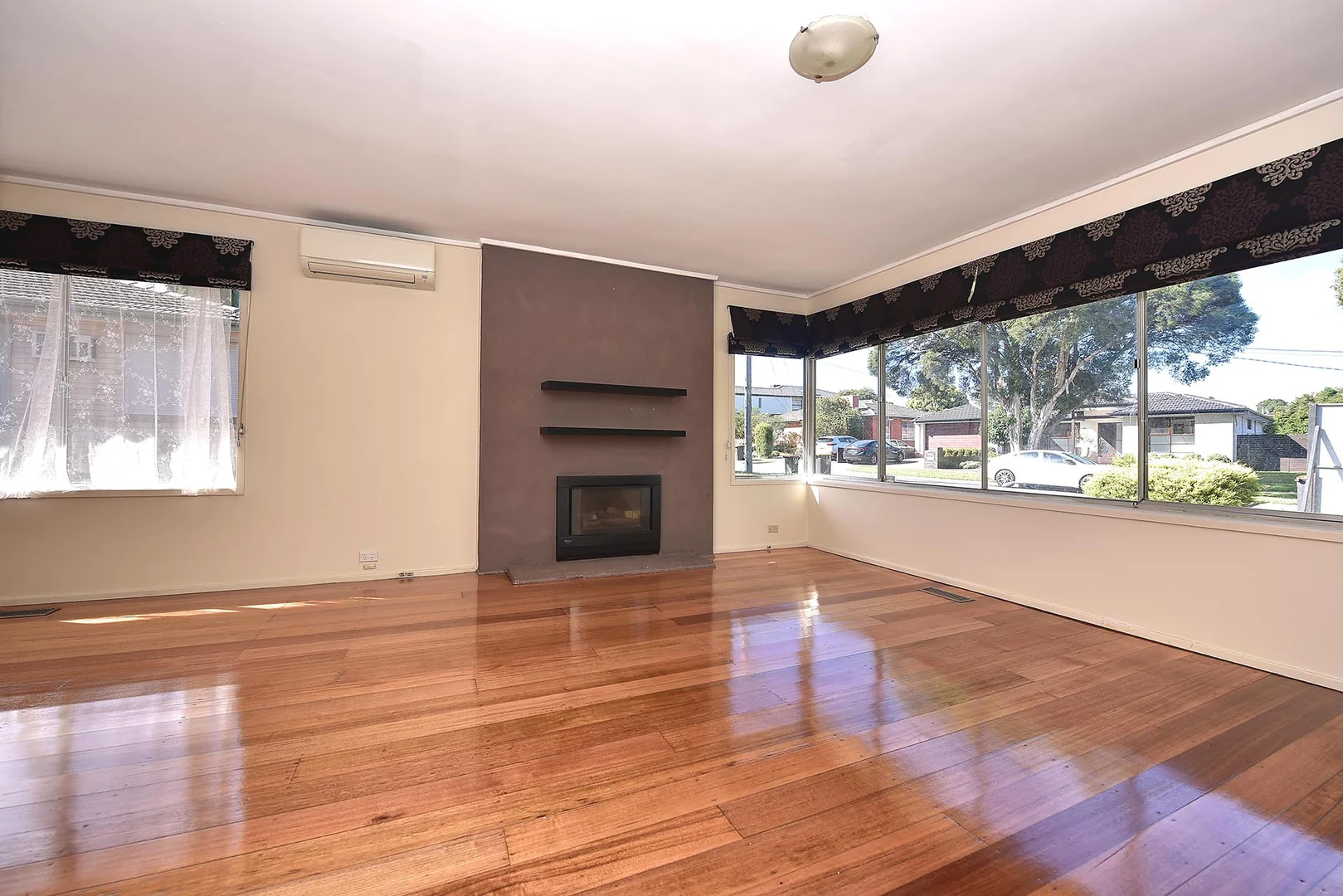 1 Stradbroke Crescent, Mulgrave VIC 3170 photo 2