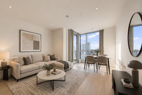 Charrington Tower, 11 Biscayne Avenue E14