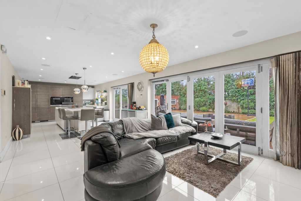 Additional image 8 of 6 bed detached house for saleChilterns Park, Bourne End, Buckinghamshire SL8