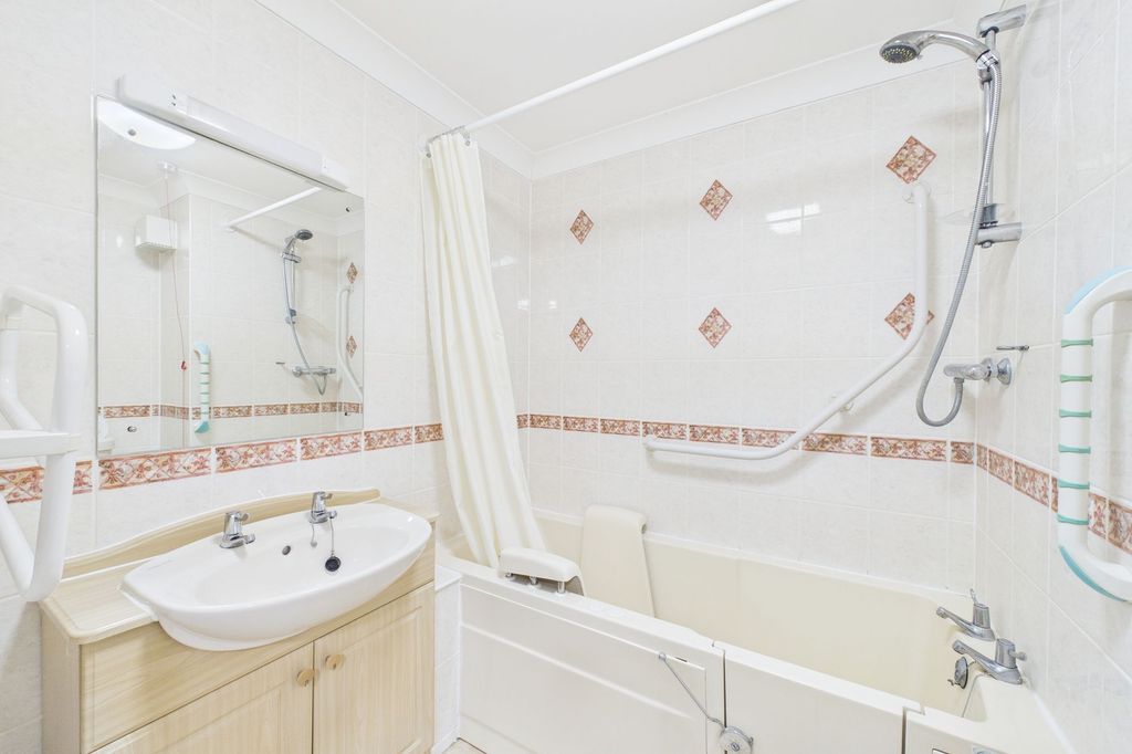 Additional image 6 of 2 bed flat for saleHanbury Court, Thetford IP24