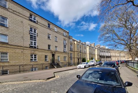 2/3 Hopetoun Crescent, Edinburgh EH7