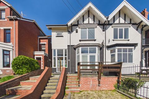 Eversley Road, Sketty SA2