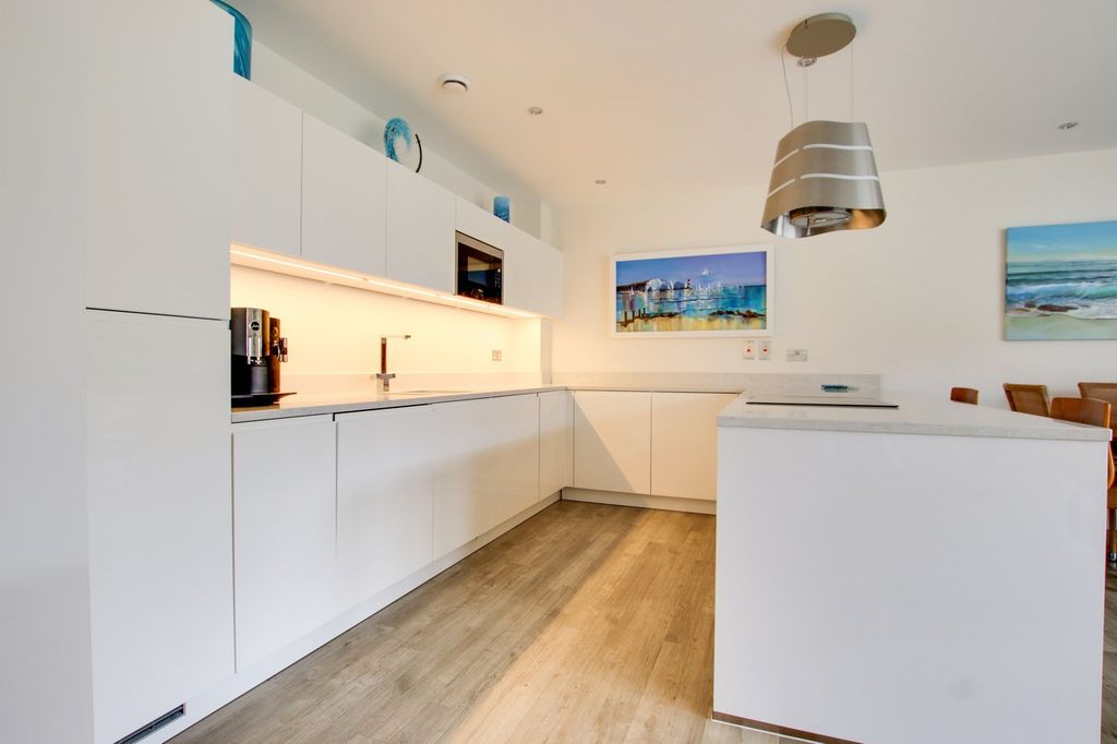Additional image 5 of 2 bed flat for saleAlmansa Way, Lymington SO41