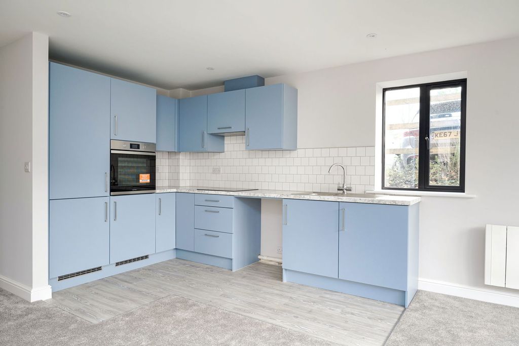 Additional image 4 of 2 bed flat for saleConnaught Place, Brockenhurst SO42