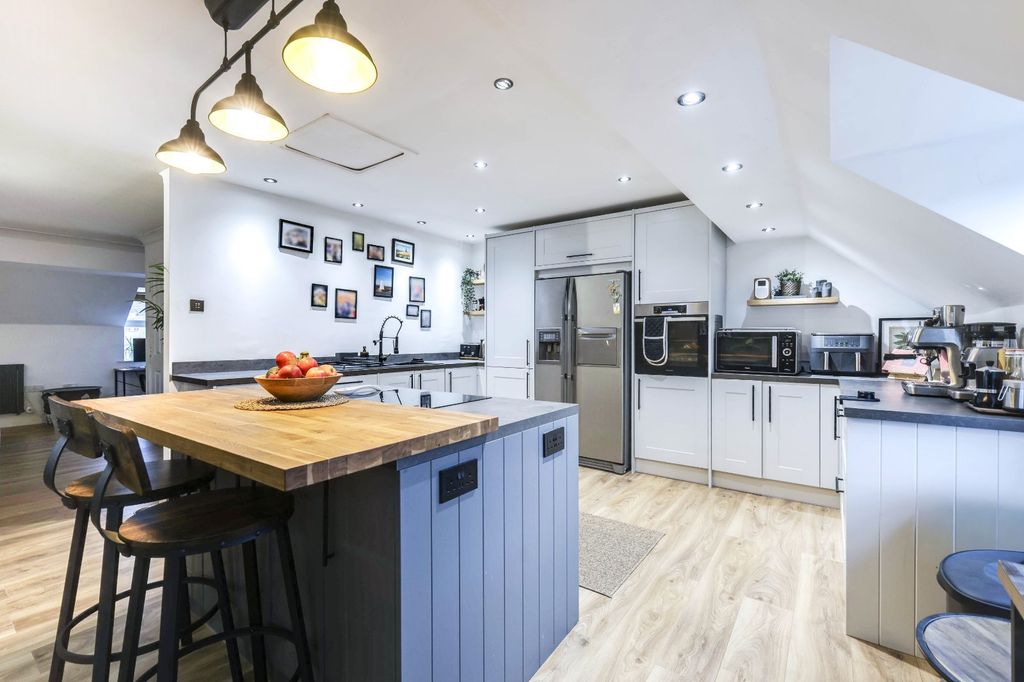 Additional image 5 of 3 bed flat for saleWaters Walk, Apperley Bridge, Bradford, West Yorkshire BD10