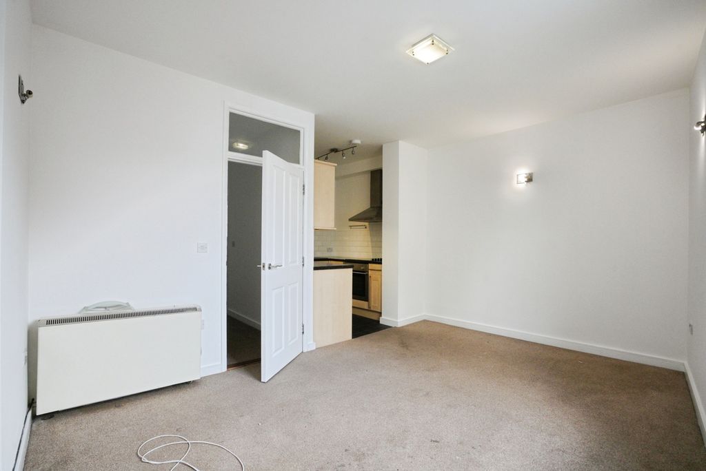 Additional image 3 of 1 bed flat for saleCrinnicks Hill, Bodmin, Cornwall PL31