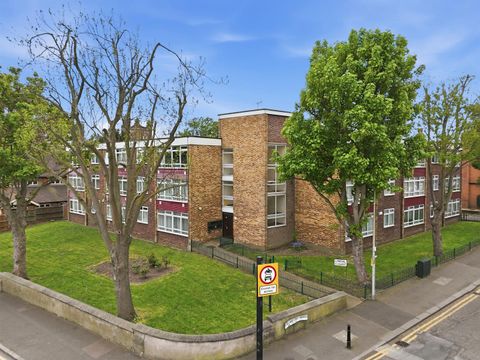 Chelmsford Road, South Woodford, London E18