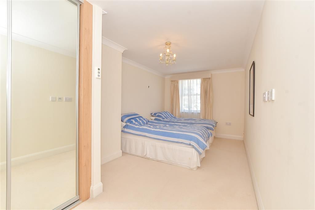 Additional image 12 of 2 bed flat for saleThe Esplanade, Bognor Regis, West Sussex PO21