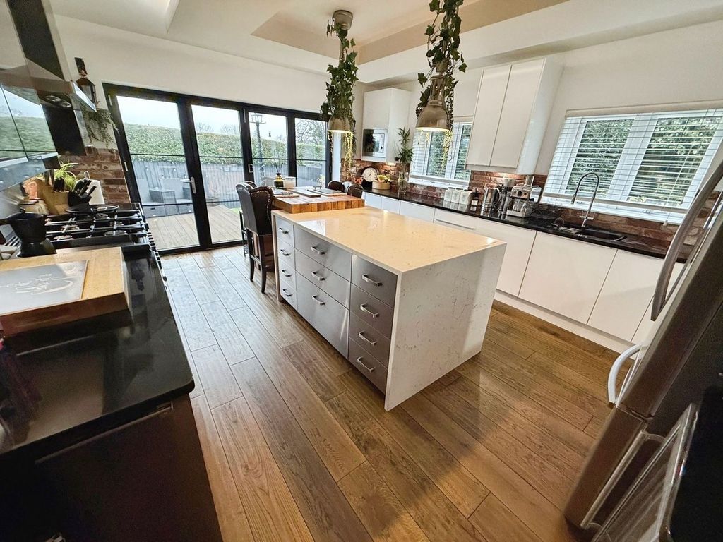 Additional image 8 of 4 bed detached house for saleGlenview Grove, Nab Wood, Shipley BD18
