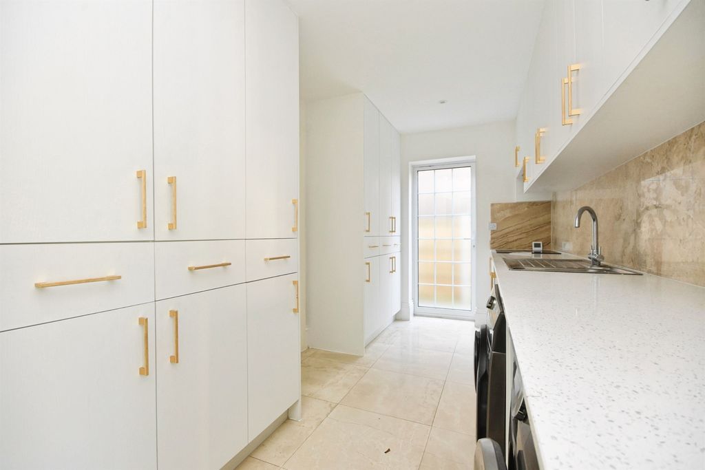 Additional image 8 of 6 bed detached house for saleHeronway, Hutton, Brentwood CM13