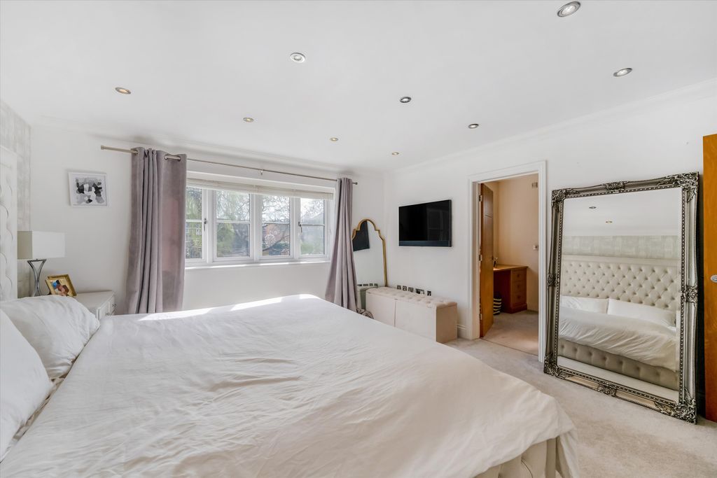 Additional image 21 of 7 bed detached house for saleTilehurst Lane, Binfield, Bracknell, Berkshire RG42
