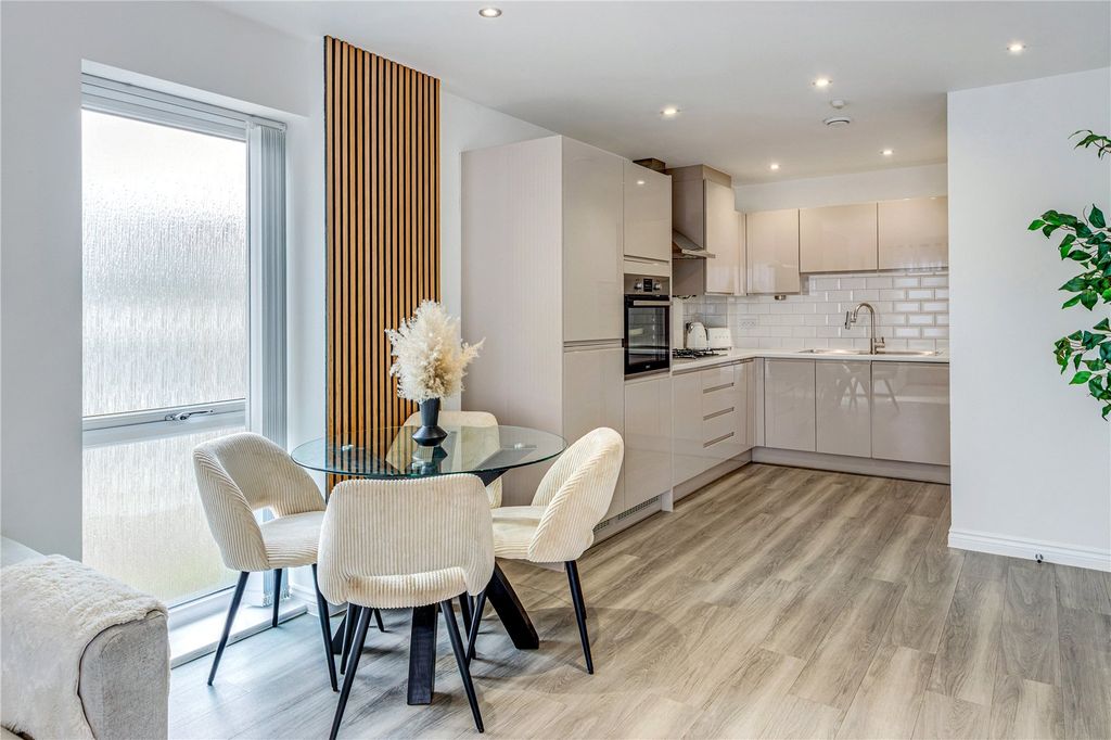 Additional image 12 of 2 bed flat for saleElstree Way, Borehamwood, Hertfordshire WD6