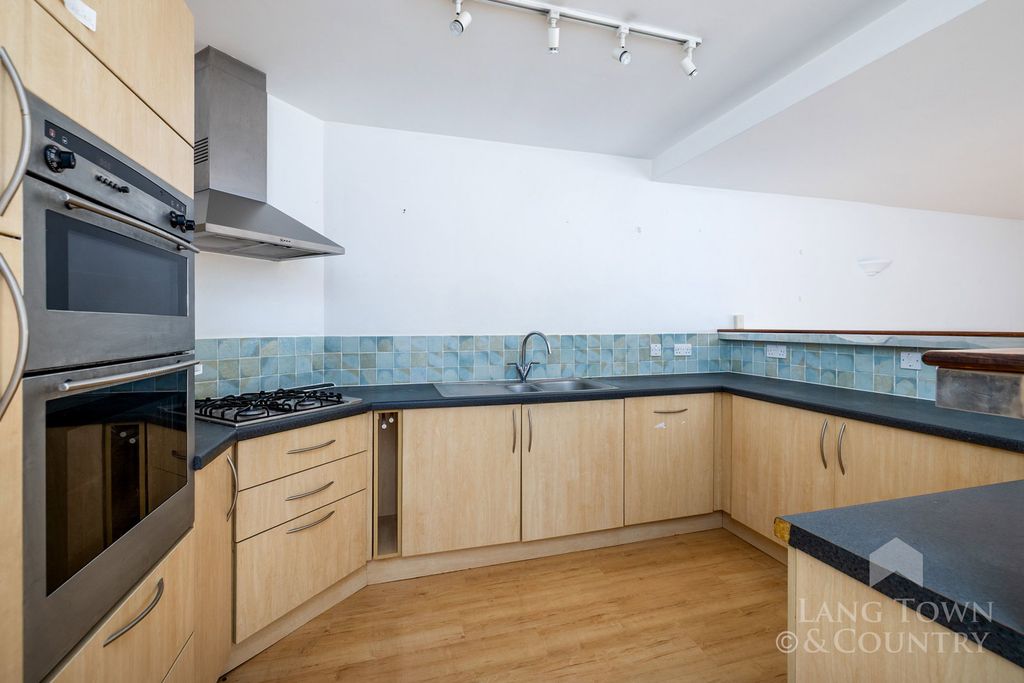 Additional image 4 of 2 bed flat for saleDiscovery Wharf, North Quay, Sutton Harbour PL4
