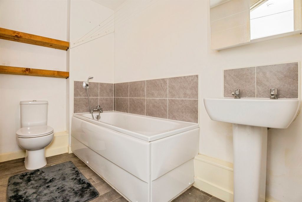 Additional image 15 of 2 bed flat for saleHill View Road, Malvern WR14