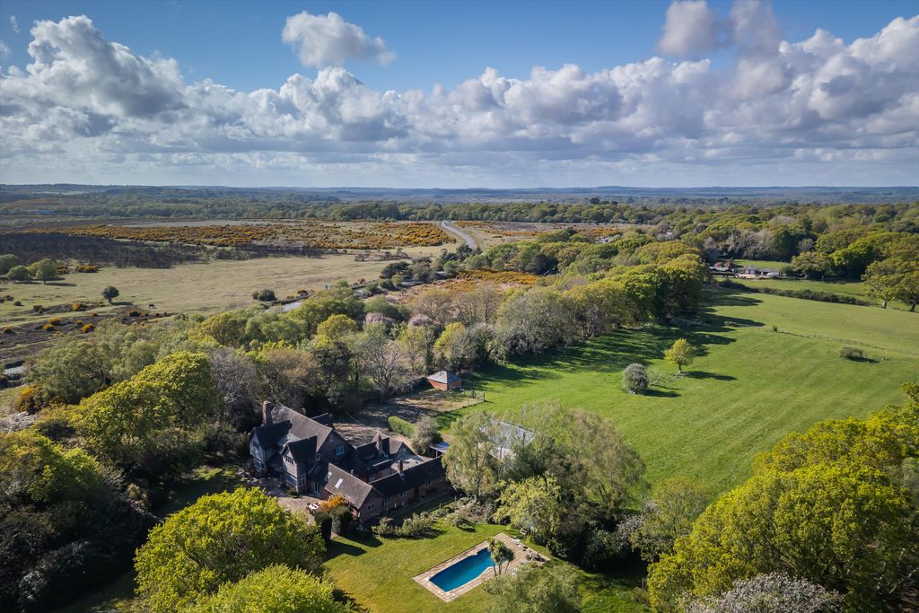 5 bed detached house for saleLymington Road, Brockenhurst, Hampshire SO42