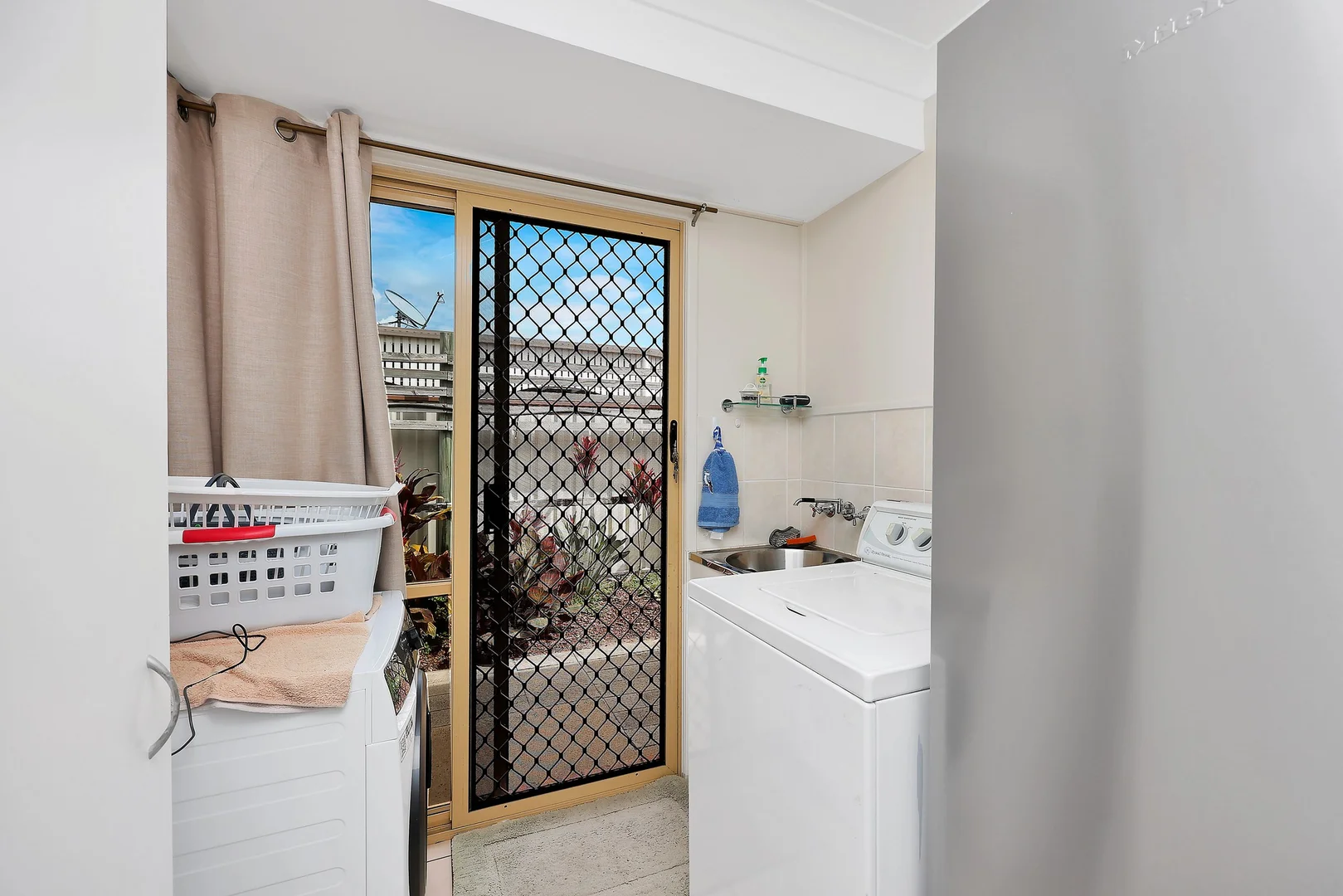 Additional image 24 of 9 Saint Lucia Crescent, Avoca QLD 4670