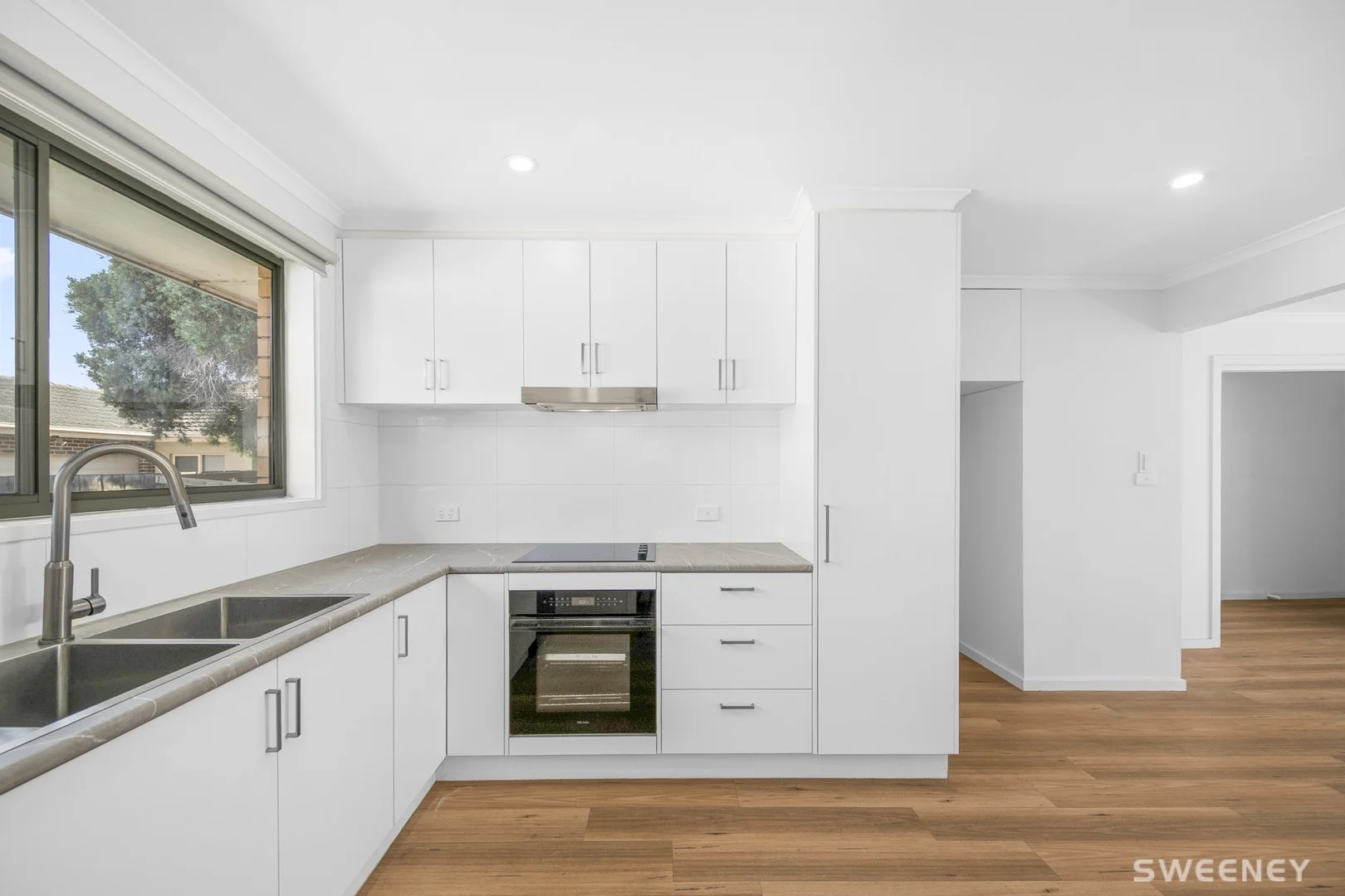 2/2 Corrigan Avenue, Brooklyn VIC 3012 photo 3