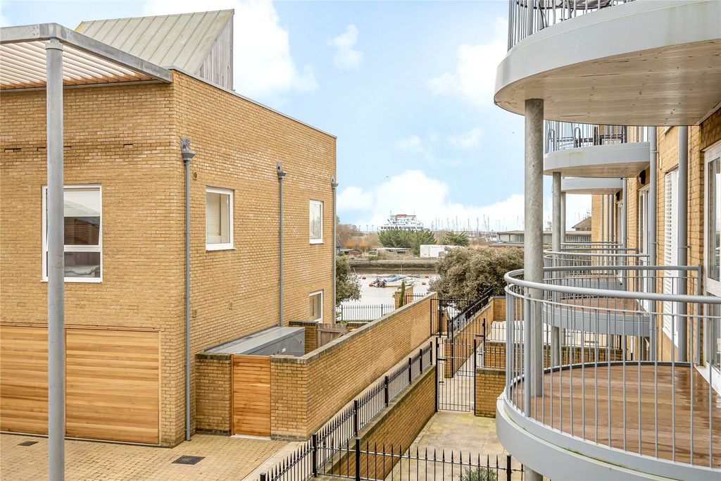 2 bed flat for saleAlmansa Way, Lymington, Hampshire SO41