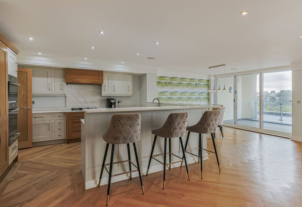 Additional image 6 of 3 bed flat for saleAlipore Close, Poole BH14